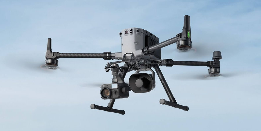 Drona DJI Matrice 350 RTK pe care sunt montate sarcinile utile DJI Zenmuse V1 și DJI Zenmuse H30