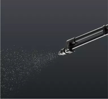 Pompă de pe sistemul Wisson Orion AP3-P3 care stropește apă pe un fundal gri închis